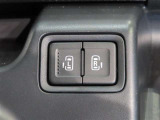 運転席からも操作できる両側パワースライドドア付きです。