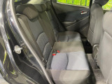 後部座席も気になるようなキズ・汚れやへたり等、大きなダメージはなく、良好な状態です。