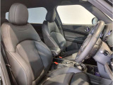 室内は大変綺麗に扱われており、タバコも吸われていない為、車両以外の臭いは感じられません。禁煙車両をご希望の方はこちらのお車をお奨め致します。