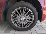 社外14インチアルミホイールを装備!オールシーズンタイヤやスタッドレスタイヤセットも取り扱い可能ですのでお気軽にご相談下さい!