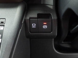 ボタン操作だけで駐車ブレーキをかけたり、解除したりできる、電子パーキングブレーキ付き。