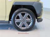 純正のアルミホイール装着車です。タイヤサイズは165/65R15です。