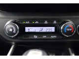 ★エアコンはオートタイプが装着済みです!オートモードにしておけば、車内温度を設定するだけで風の料や吹き出し口の切り替えを機械が行ってくれます!一年中快適な環境を作れますよ♪