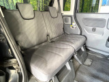 後部座席も気になるようなキズ・汚れやへたり等、大きなダメージはなく、良好な状態です。