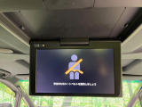 【フリップダウンモニター】大画面モニターで後席でもエンタメをお楽しみいただけます。小さなお子様にも大人気の装備です♪