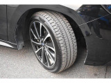 純正18インチアルミホイル/タイヤサイズは225/45r18です