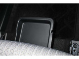 助手席シートアンダートレイ装備!色々収納でき室内もスッキリ!