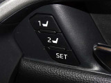 運転席のパワーシートは2名様分までメモリー機能付きです。
