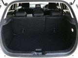 【広々トランクルーム】車体に対してスペースは広めに作ってあります。また、背もたれを倒すとより多くの荷物を乗せることができます。