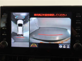 パノラミックビューモニター付きです。車両を上から見たような映像をモニター画面に表示。運転席からの目視では見にくい、車両周辺の状況をリアルタイムでしっかり確認できます。
