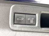 【パワーバックドア】スマートキーや運転席のボタンを押すだけでリアゲートが自動で開閉します!荷物を持っている時や、高い位置にあるバックドアを閉める際に便利な機能です♪