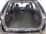 セカンドシートを倒すとさらに広々のラゲッジスペース