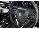 使いやすさや安全性を追求したステアリング周り!高級車ゆえにスイッチ類が多いのも特徴ですね!考え尽くされた配置ですぐに使いこなす事が出来ますのでご安心下さい!是非、体感してみて下さい!!