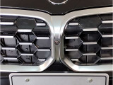 BMW代表的な特徴のキドニーグリル。BMWのすべてのモデルに採用され、BMWらしさを強調しております。