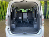 後席を格納すると、これだけの広さが!シーンに合わせたシートアレンジで、大きな荷物も積むことが出来ます♪