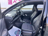 高いホールド性で運転姿勢が安定します。長距離ドライブでも疲れにくいのが魅力です。快適なドライビングライフをお送りください♪