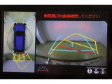 ハンドル操作にあわせてガイドラインが変化するバックガイドモニター搭載。全方位、フロント、左右側面モニターも搭載しているので、周囲の状況を確認しながら駐車出来ます。慣れない場所でも心強いですよ。