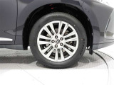 タイヤサイズは(235/55R18)で純正アルミホイールです。