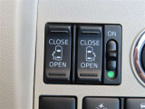 運転席からも操作できる両側パワースライドドア付きです。