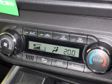 オートエアコン付きなので一度、気温を設定すれば自動的に過ごし易い温度に調整してくれますよ。 車内をいつでも快適空間にしてくれます。
