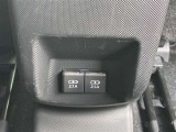 後ろの席の方用にUSB充電ポートが2つついてます!