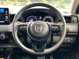 インテリアに合わせたデザインのステアリングは、運転される方のことも考え、運転しやすい形状、大きさです。是非一度、実際に触ってお確かめください。