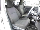 【内装】ヴィッツの車内です♪もちろん、フロアマットもついてますよ〜!