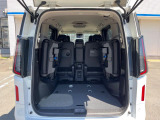 後席を格納すると、これだけの広さが!シーンに合わせたシートアレンジで、大きな荷物も積むことが出来ます♪