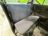 後部座席も気になるようなキズ・汚れやへたり等、大きなダメージはなく、良好な状態です。
