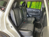 後部座席も気になるようなキズ・汚れやへたり等、大きなダメージはなく、良好な状態です。