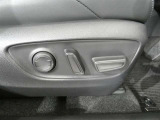 運転席電動シートは、シートポジションを細かく調整できるので長時間の運転もリラックスできますね。