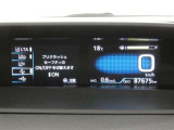 走行に関する各種情報などを表示します。操作スイッチで各システムの設定も変更できます。