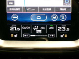 左右独立温度コントロールフルオートエアコンです。運転席、助手席それぞれで独立して温度設定ができます。冷え性の方が乗っても安心ですね♪