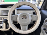 【ステアリング】軽い力で扱いやすいハンドルです。目立つ傷やスレなどなく綺麗な状態です!除菌プランいれていただくとさらに快適に!清潔なお車はお子様にも安心ですね!