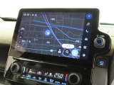 メーカー装着のディスプレイオーディオを装備しております。