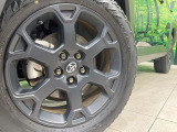 【純正18インチアルミホイール】外観にマッチした純正アルミホイールを装着しております。各種社外アルミホイールや、スタッドレスタイヤも取扱いしております。是非ご相談ください♪