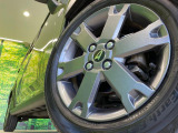 【純15インチアルミホイール】外観にマッチした純正アルミホイールを装着しております。各種社外アルミホイールや、スタッドレスタイヤも取扱いしております。是非ご相談ください♪