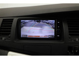 ■バックカメラ■ モニターを見ながら車庫入れやバック運転ができるので、車庫入れが苦手な方や大きな車を運転する際にも安心!現在のバックカメラは小型になってあまり目立ちません。視野も広く、オススメです!