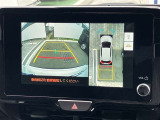 【全周囲モニター】フロント+サイド+バックにカメラが装着されています。車庫入れが苦手な方もこれがあれば安心ですね。