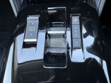 100%電動のパワートレインがもたらす、スムーズで力強い加速。その強烈なパフォーマンスと鮮烈なアピアランスにきっとあなたはとりこなる。