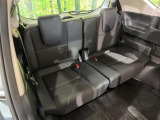 3列目シートはもちろん状態良好☆大人でもゆったりと座って頂けますので、大人数でのお出かけもラクラクです♪ご家族で、気の知れた仲間で、ドライブに行くのが楽しみですね♪