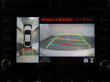 パノラミックビューモニター付きです。車両を上から見たような映像をモニター画面に表示。運転席からの目視では見にくい、車両周辺の状況をリアルタイムでしっかり確認できます。