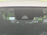 【プリクラッシュセーフティ】前方の車両等を検知し、衝突しそうな時は警報で注意を促し、ブレーキを踏む力をサポート。ブレーキを踏めなかった場合は衝突被害軽減ブレーキが作動、衝突回避をサポートします。