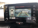 車の全周囲の画像が表示されます。運転席から見づらい個所なども、上空から見たような映像で確認できます。映像のきりかえも出来、後方確認だけでなく大変便利な機能です。