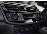 使いやすさや安全性を追求したステアリング周り!高級車ゆえにスイッチ類が多いのも特徴ですね!考え尽くされた配置ですぐに使いこなす事が出来ますのでご安心下さい!是非、体感してみて下さい!!