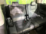 3列目シートはもちろん状態良好☆大人でもゆったりと座って頂けますので、大人数でのお出かけもラクラクです♪ご家族で、気の知れた仲間で、ドライブに行くのが楽しみですね♪