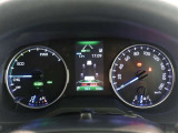 とっても見やすいメーターです。夜間時はラグジュアリーな気分にさせてくれる照明が魅力ですので、夜のドライブも楽しみになりますよ♪