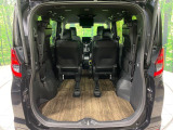 後席を格納すると、これだけの広さが!シーンに合わせたシートアレンジで、大きな荷物も積むことが出来ます♪