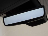 デジタルインナーミラーを装備してます。後部座席の人や大きな荷物で後方の視界を遮られることがありません。