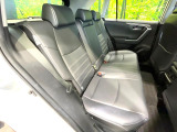 後部座席も気になるようなキズ・汚れやへたり等、大きなダメージはなく、良好な状態です。